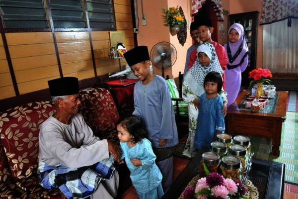 Ustaz Ismail Kamus dijemput Ilahi 15 Ramadan - Semasa  mStar