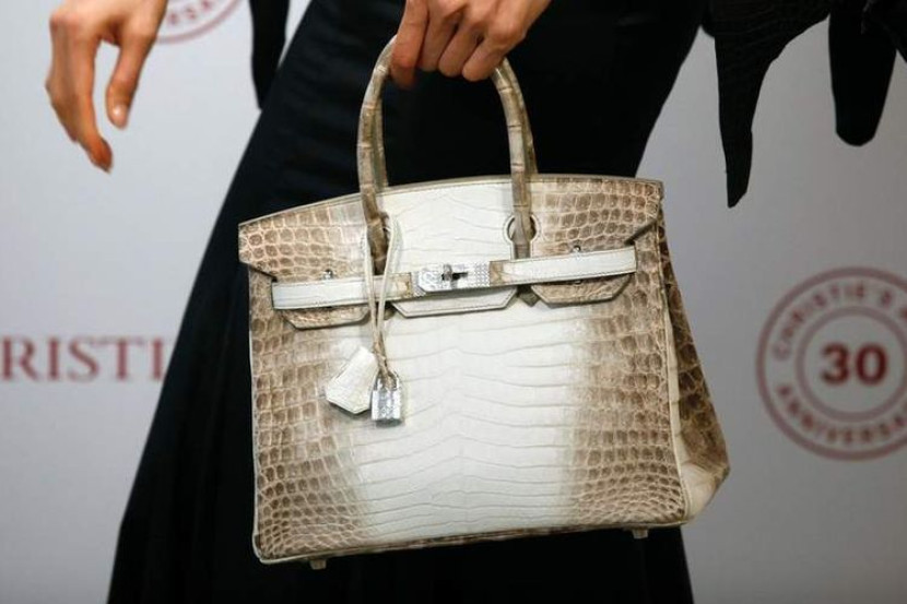 Pembeli Beg Tangan Berjenama Louis Vuitton : Koleksi Monogram